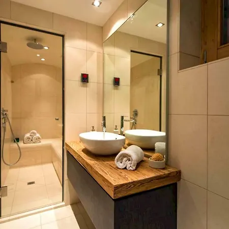 Apartment Flescaila Maison